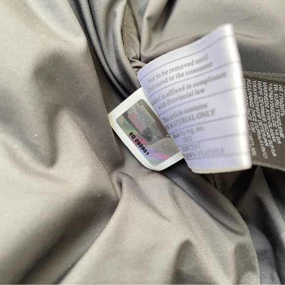 The North Face Black Puffer Vest - Picture 7 of 9